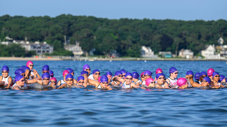 i-tri participants swimming